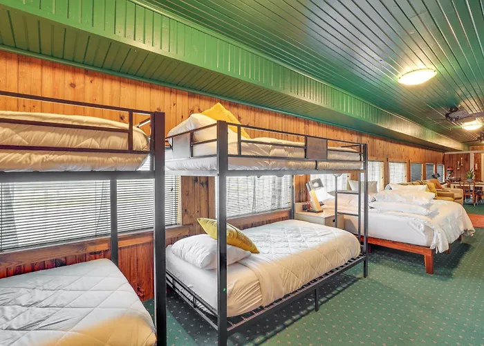 Charming Converted Railcar Studio In Joplin!