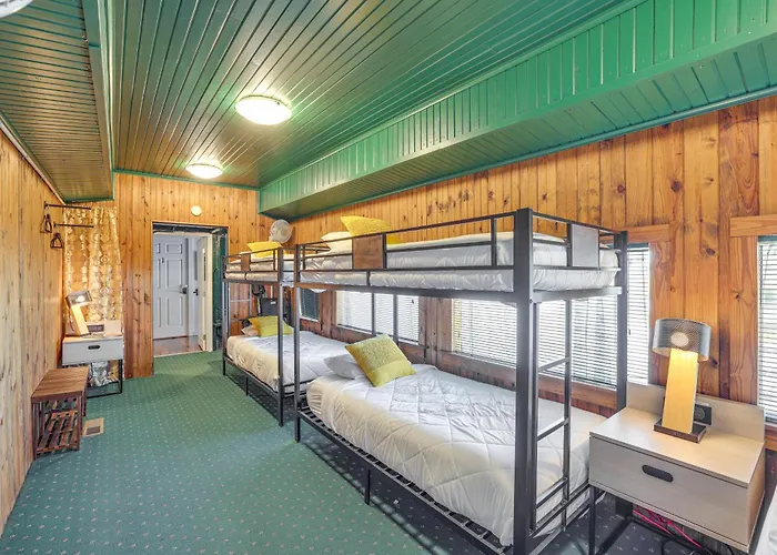 Charming Converted Railcar Studio In Joplin!