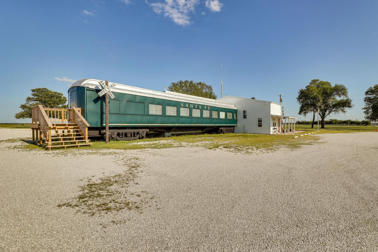 Apartment Charming Converted Railcar In Joplin!