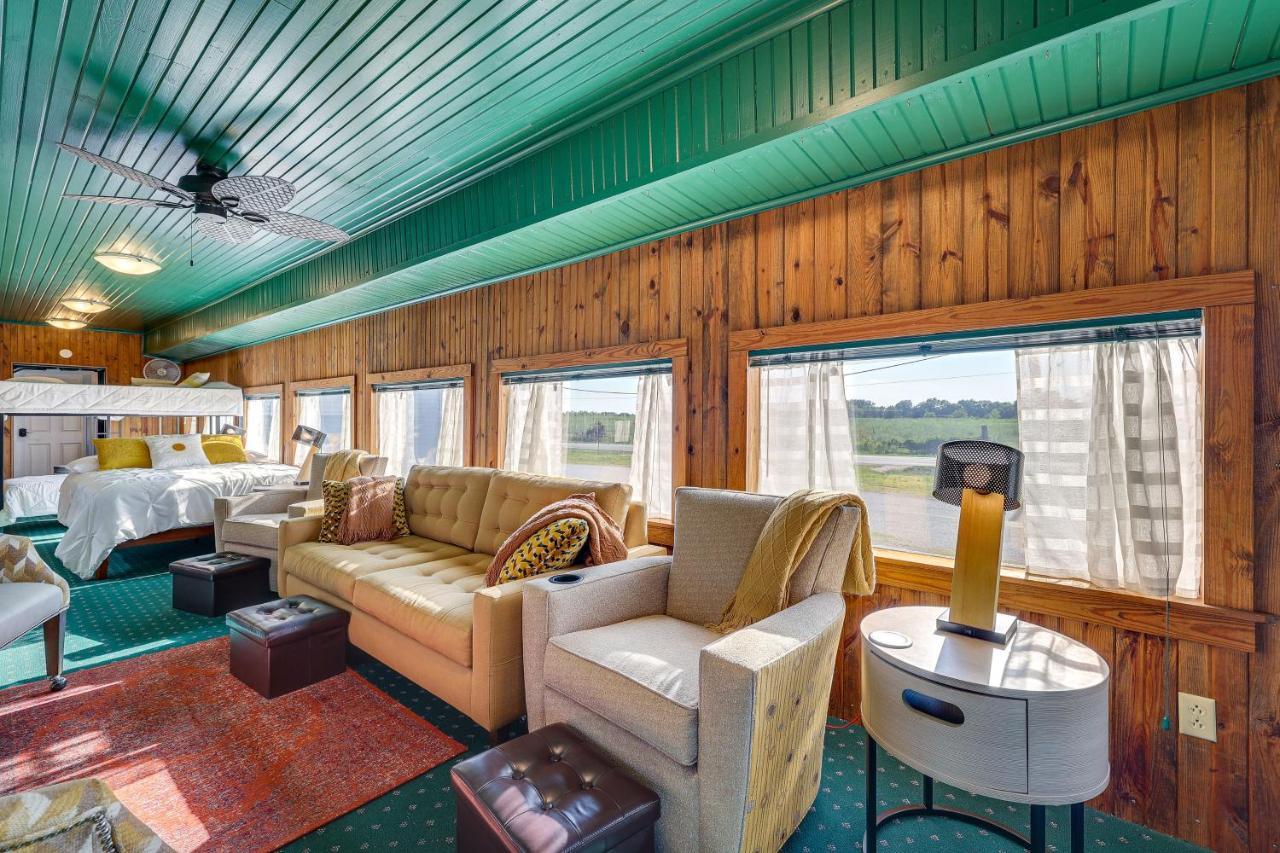 Charming Converted Railcar In Joplin! Joplin