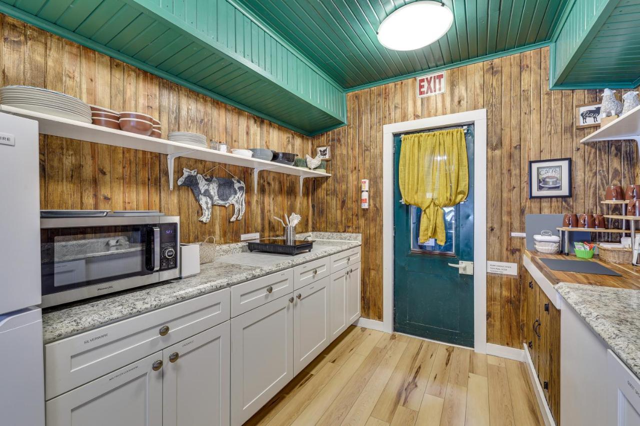 Apartment Charming Converted Railcar In Joplin! Joplin