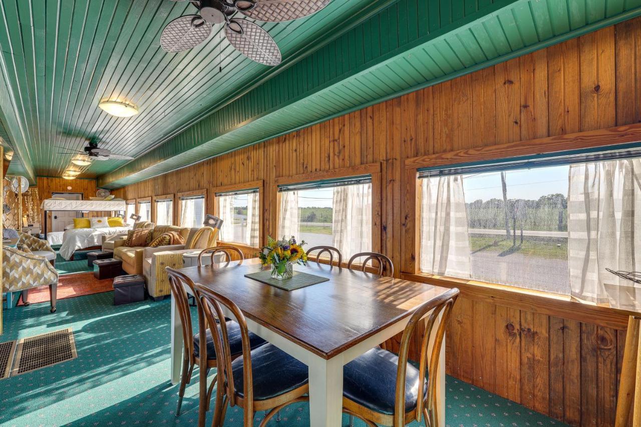 Charming Converted Railcar In Joplin!