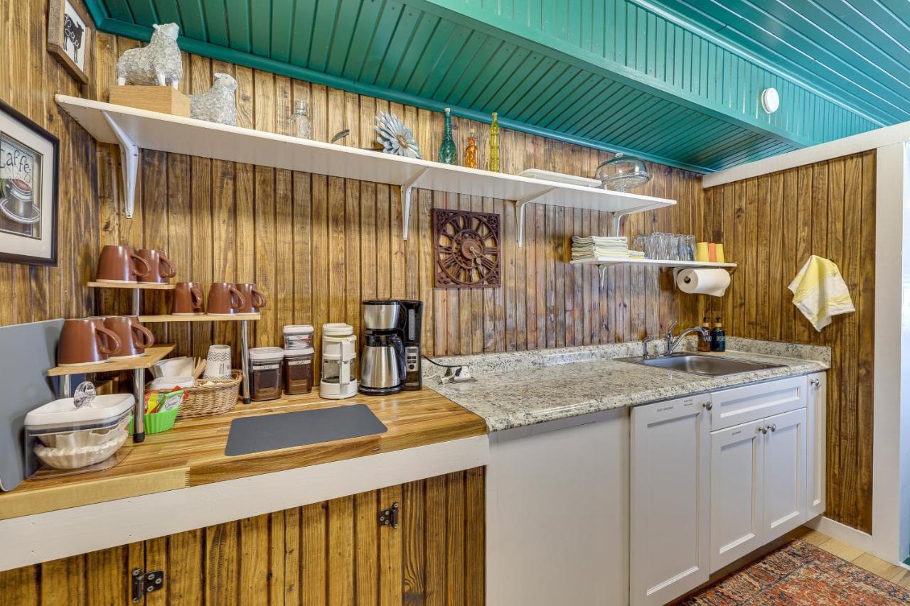 Charming Converted Railcar In Joplin! Joplin