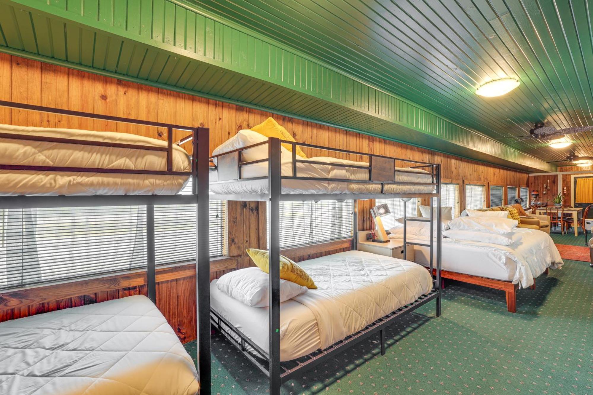 Apartment Charming Converted Railcar In Joplin!