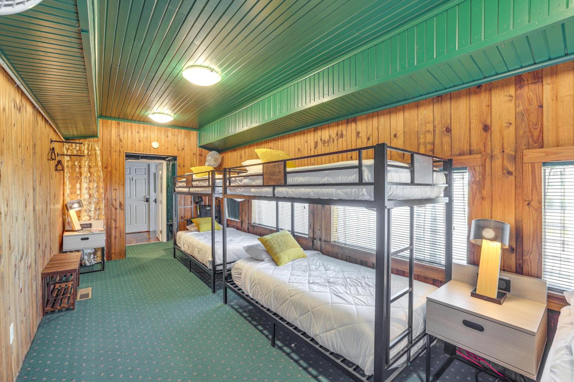 Charming Converted Railcar In Joplin! * Joplin